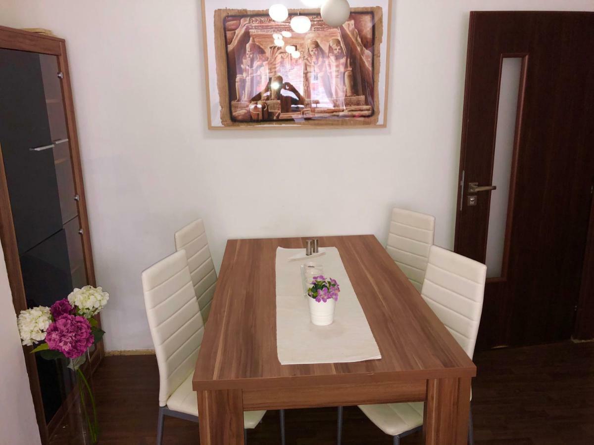 Apartman V Centru Mostu Apartament Zewnętrze zdjęcie